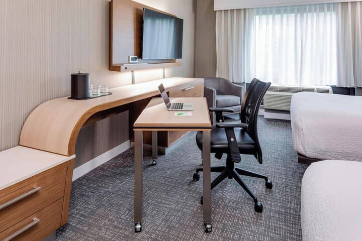 Room 9 of 32