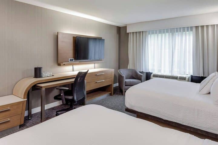 Room 10 of 32